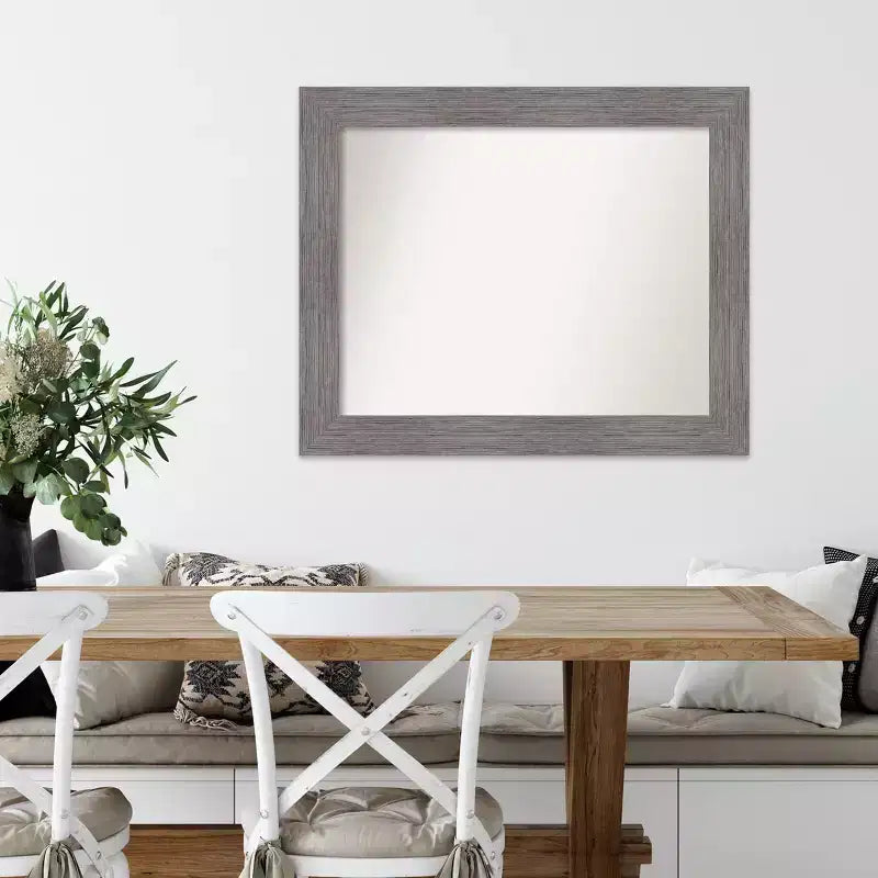 Specchio da parete grigio a doghe gessate Amanti Art 34" x 28" senza smussatura: Rettangolare moderno, include l'hardware di montaggio