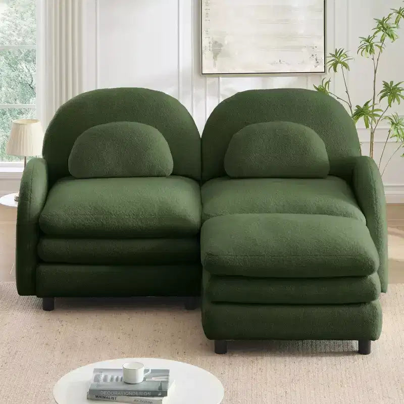 Moderno divano componibile a 2 posti rivestito in tessuto Teddy con cuscini lombari e pouf | Beige / Cammello / Verde / Arancione