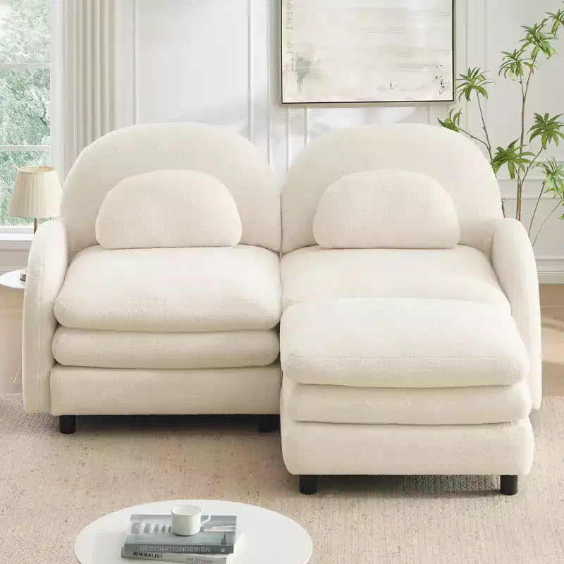 Moderno divano componibile a 2 posti rivestito in tessuto Teddy con cuscini lombari e pouf | Beige / Cammello / Verde / Arancione