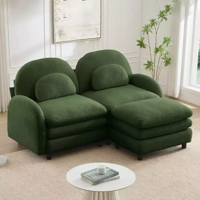 Moderno divano componibile a 2 posti rivestito in tessuto Teddy con cuscini lombari e pouf | Beige / Cammello / Verde / Arancione