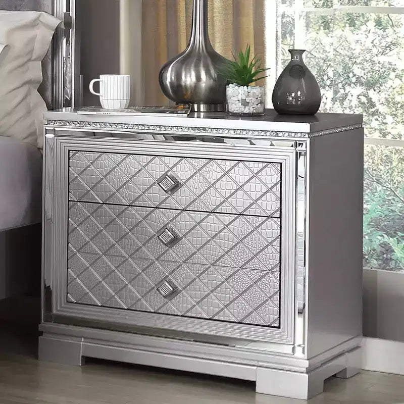 Comodino a 2 cassetti Tenaya con cassetto nascosto e porte USB Argento - HOMES: Inside + Out