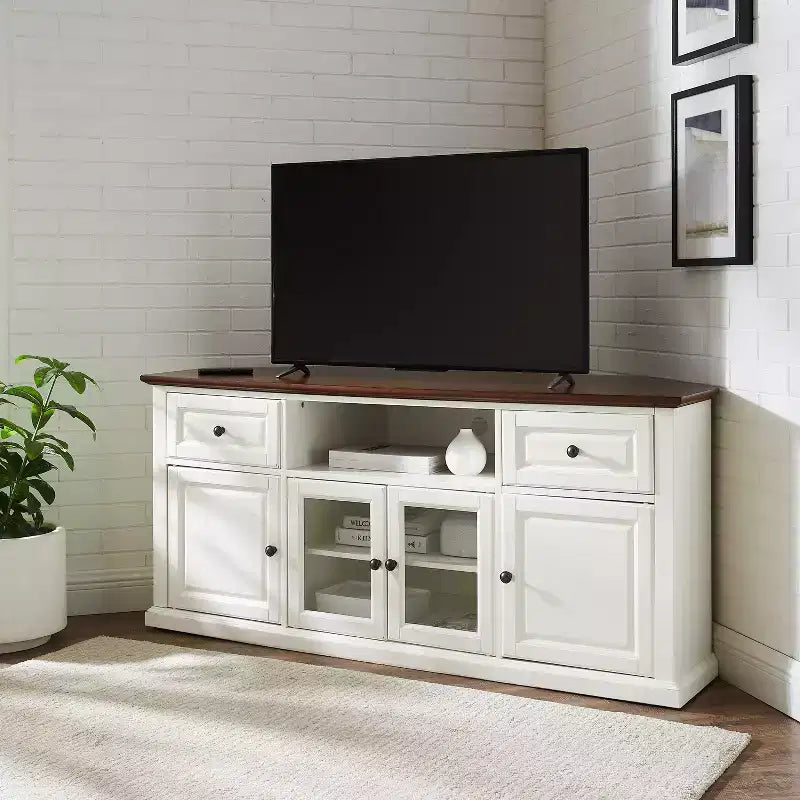 Mobili porta TV ad angolo Shelby per televisori fino a 65" bianchi - Crosley: ante in vetro smussato, vano portaoggetti per dispositivi multimediali, gestione cavi