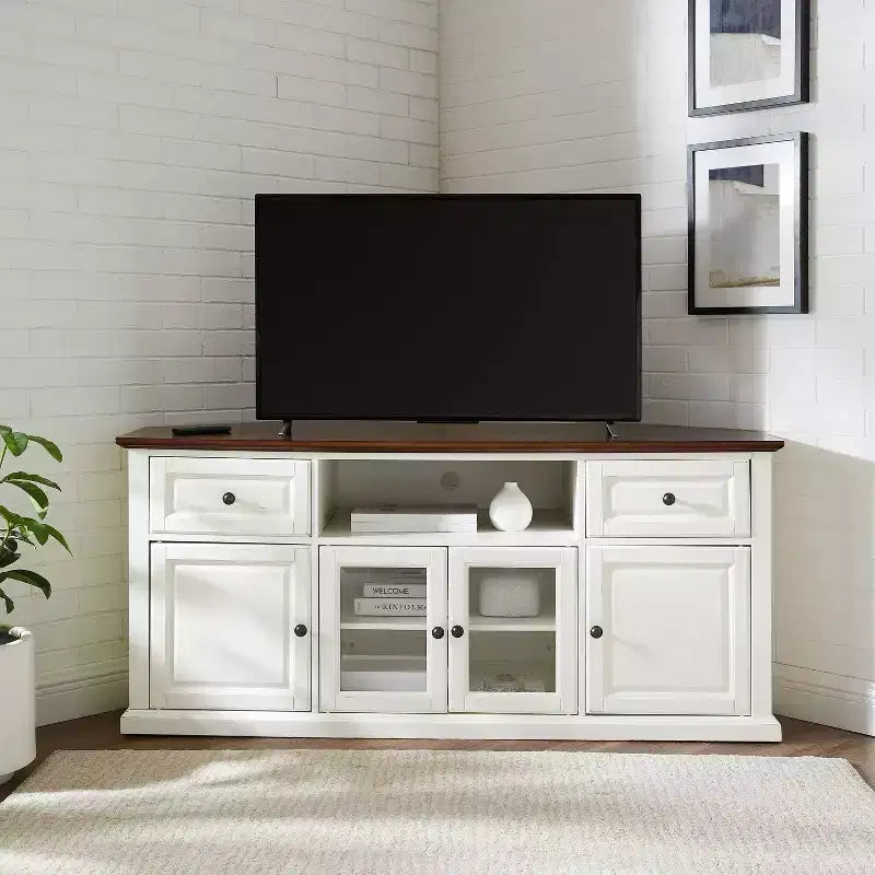 Mobili porta TV ad angolo Shelby per televisori fino a 65" bianchi - Crosley: ante in vetro smussato, vano portaoggetti per dispositivi multimediali, gestione cavi