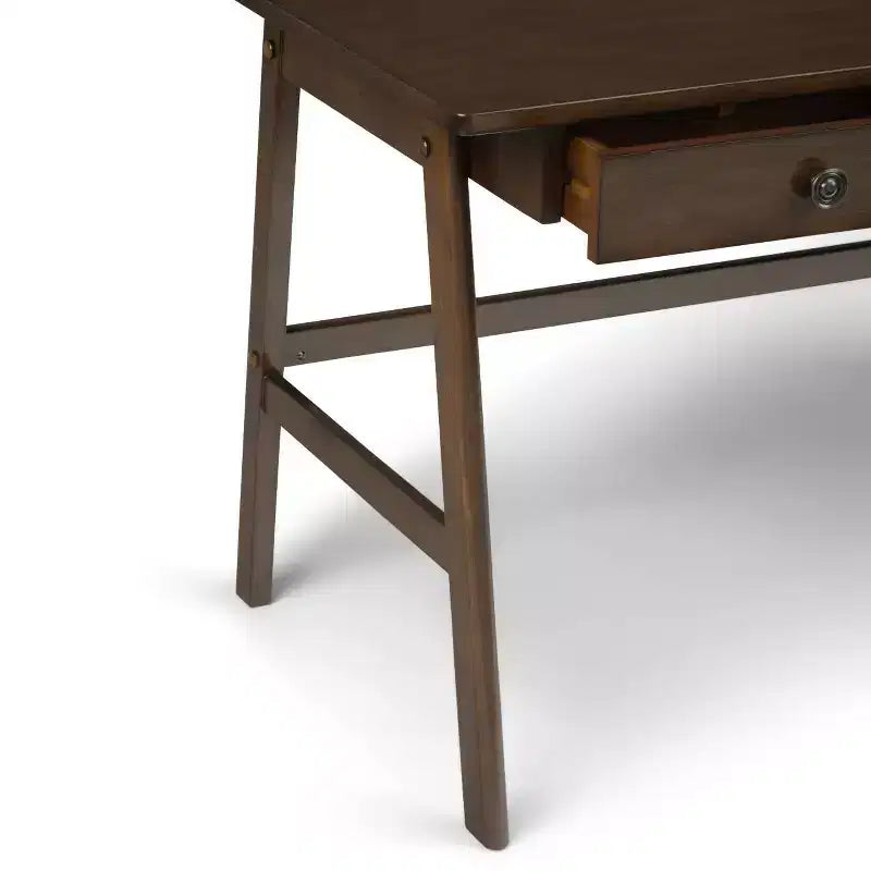 Scrivania Lisa da 60" marrone invecchiato naturale - WyndenHall: Design contemporaneo, porta USB, 3 cassetti, accessori in bronzo