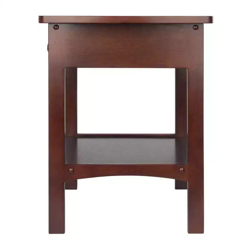 Tavolino Winsome End in noce: struttura in legno massello, piano in MDF, tavolino rettangolare con ripiano e cassetto