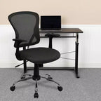 Sedia da ufficio girevole Flash Furniture con schienale medio in mesh, base e braccioli cromati