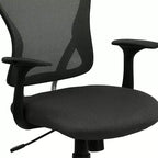 Sedia da ufficio girevole Flash Furniture con schienale medio in mesh, base e braccioli cromati