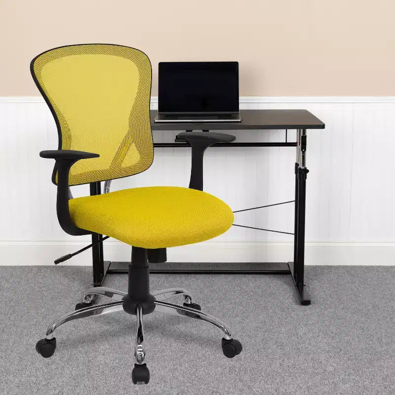 Sedia da ufficio girevole Flash Furniture con schienale medio in mesh, base e braccioli cromati