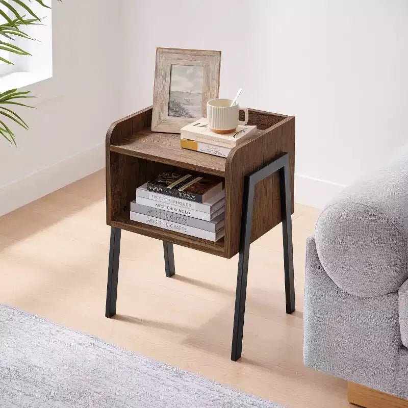 Tavolino laterale con vani aperti Mid-Century Modern Kazuyo - Danya B.
