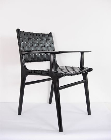 Poltroncina Carver in Teak con Cinghia in Pelle e Seduta Ampia