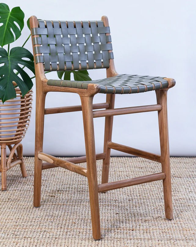 Sgabello da bancone in teak con cinghie in pelle e schienale