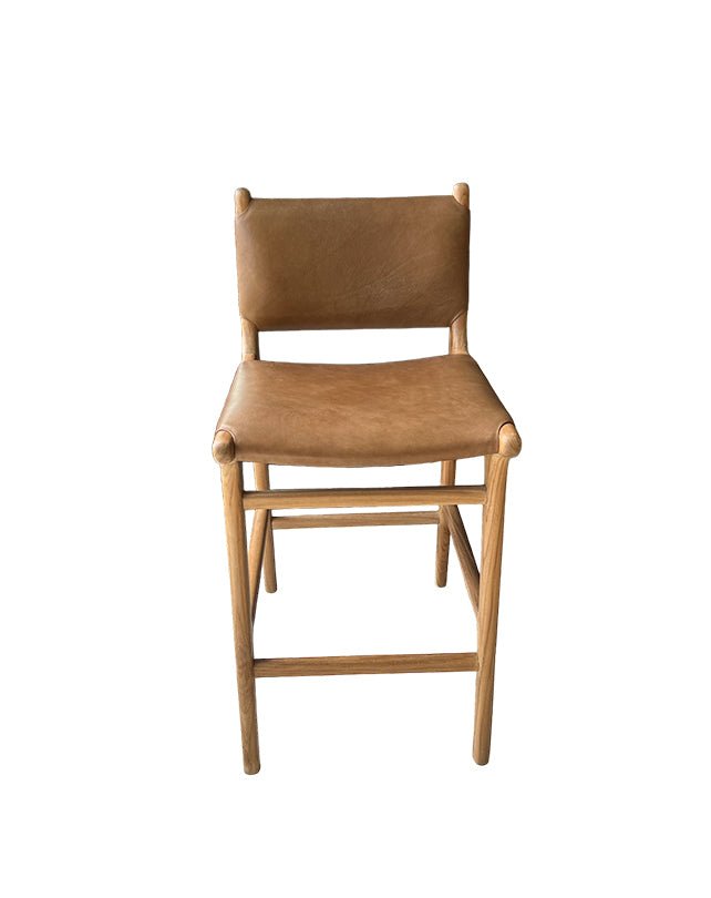 Sgabello da bancone in teak con schienale, in pelle felpata