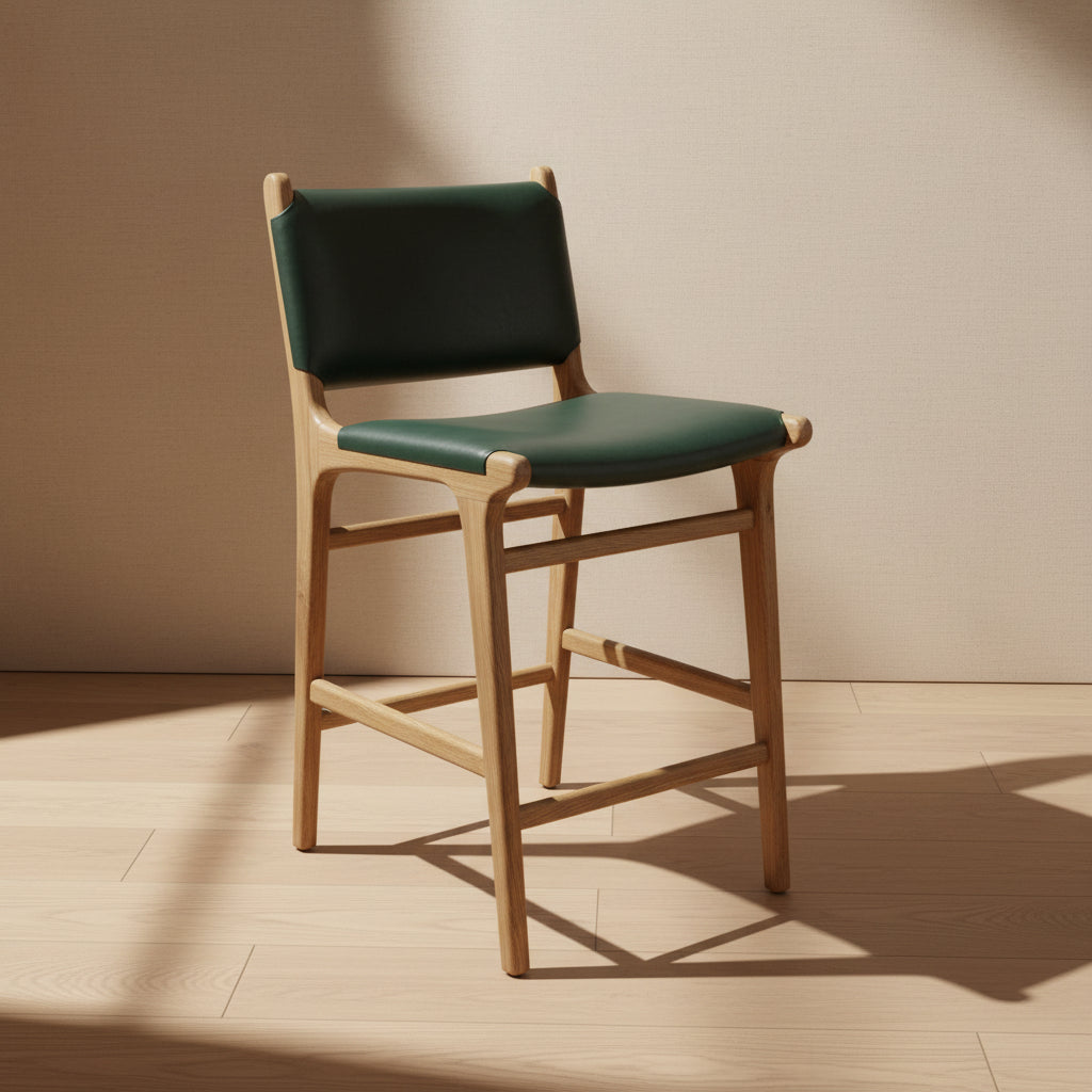 Sgabello da bancone in teak con schienale, in pelle felpata